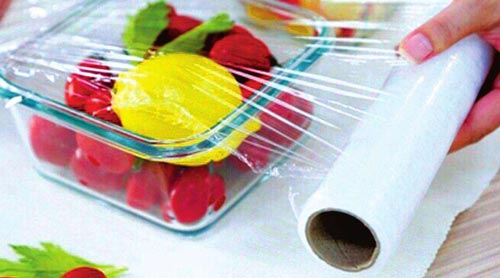 食品塑料保鮮膜透氣性能不達(dá)標(biāo)，內(nèi)部密封的食物仍然會(huì)發(fā)霉變質(zhì)